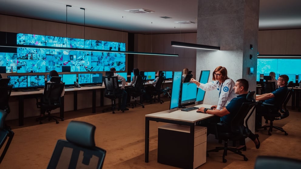 https://www.mebsfacility.com/hubfs/blog-images/hero-cctv-monitoring-checklist-dubai.jpg