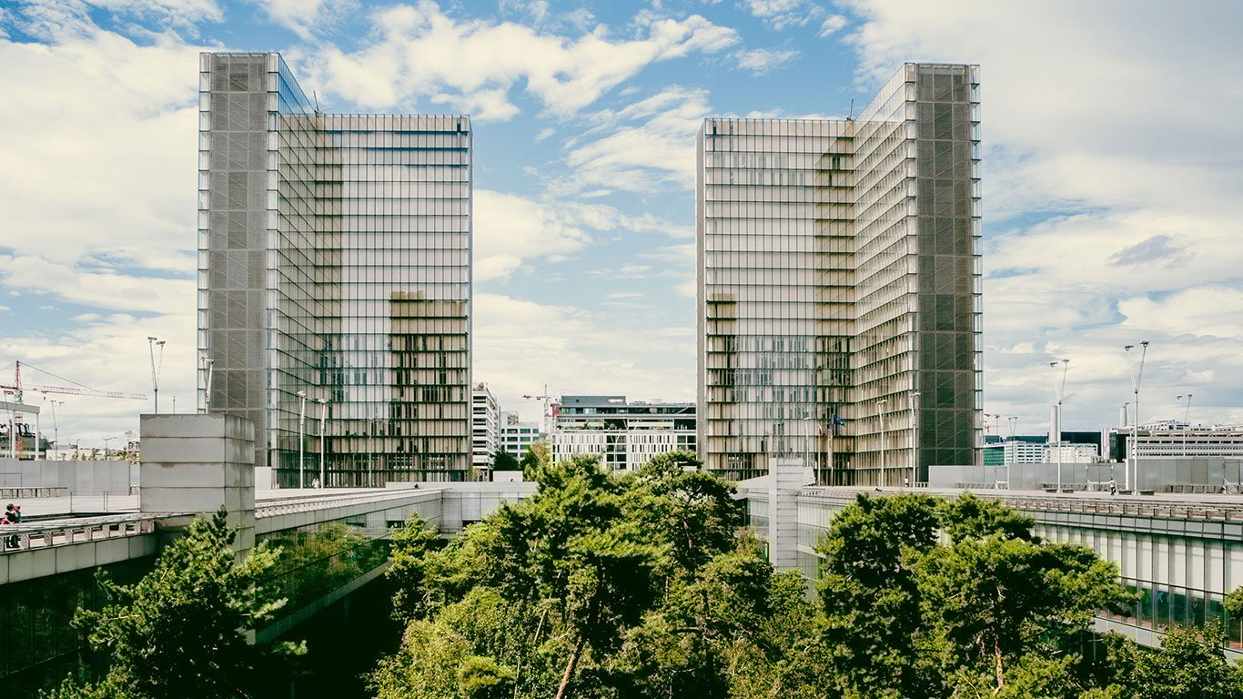 MEBS facility management team providing integrated property management services Dubai, including concierge security and building maintenance.