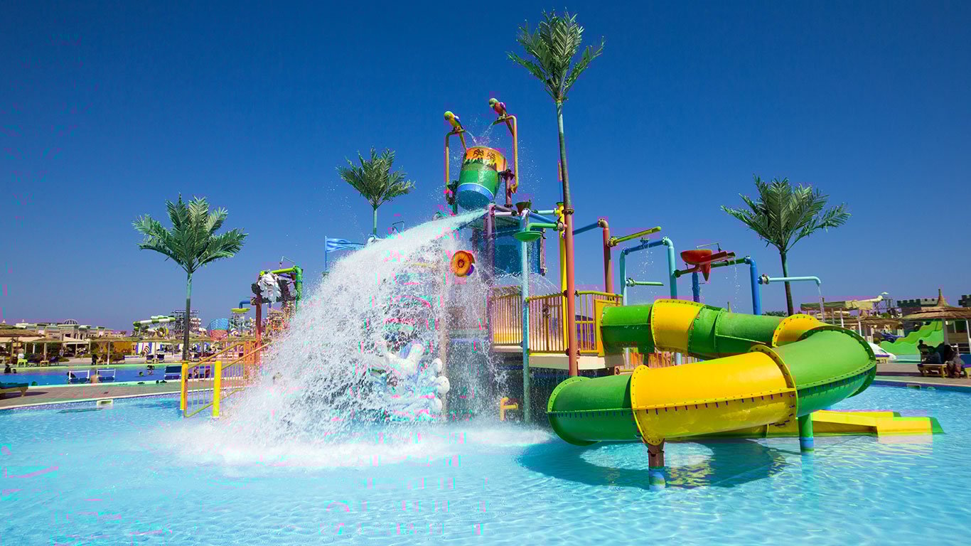 Lifeguard services in Dubai for public pools and water parks